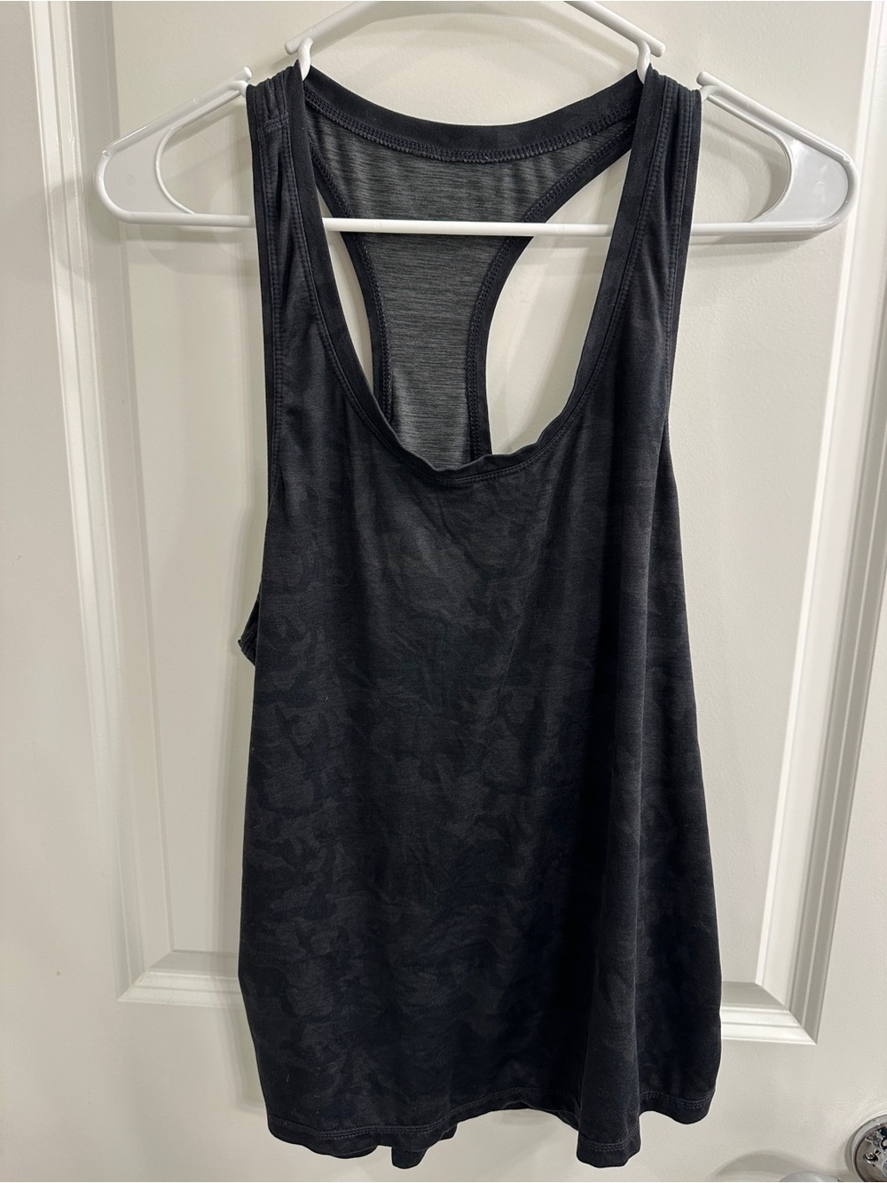 Vuori Women’s Lux Performance Black Camo Racerback Tank - large